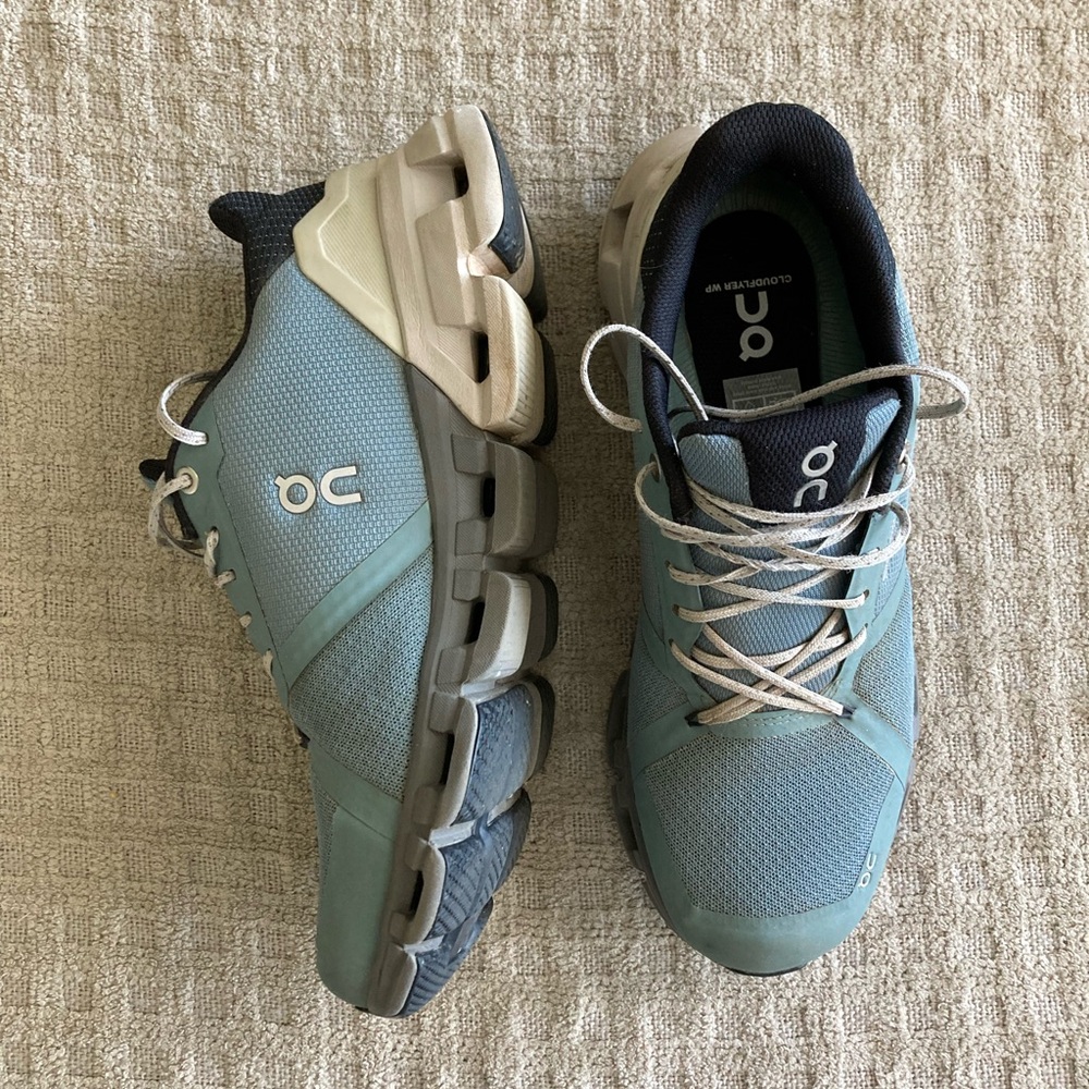 Women’s On Running Cloudflyer 2 Waterproof Size 9 Glacier/Seafoam - Picture 3 of 7